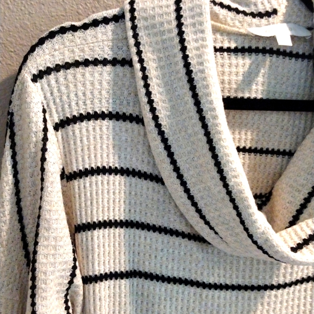 Eri & Ali waffle stripped top